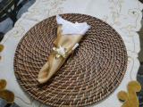 Water hyacinth round charger plate